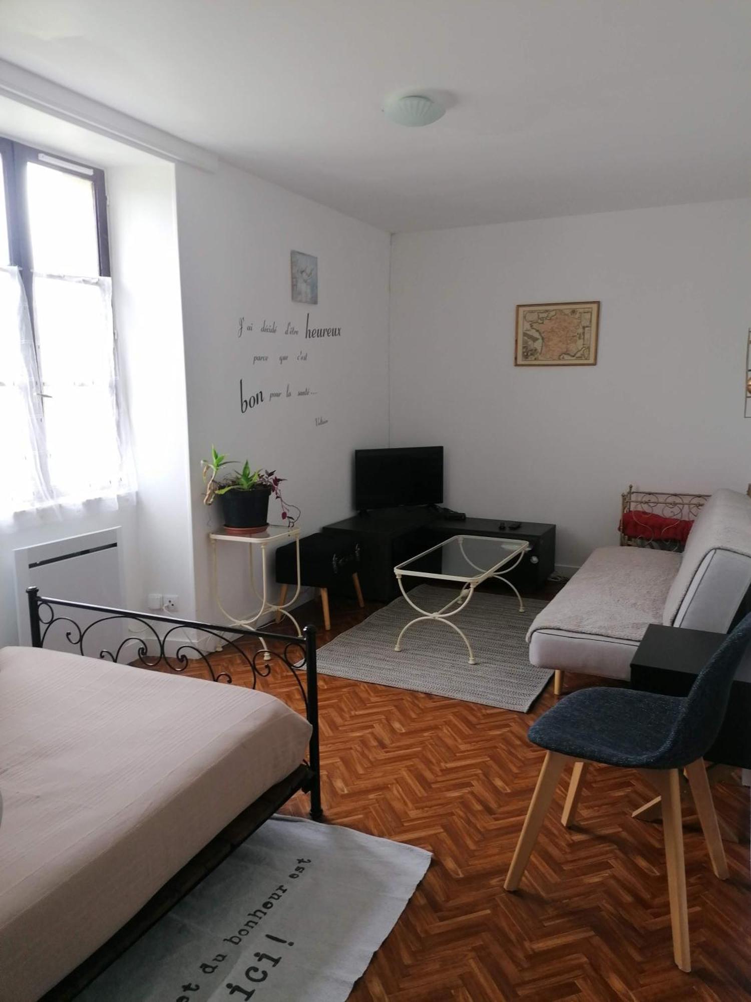 Gite 4 Pers, Jacuzzi, Piscine, Proche Futuroscope, Calme Et Nature A La Roche Posay La Roche-Posay Exterior photo